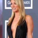 Kaley-Cuoco-roz-tilefona-02 - Τηλεφωνικό Σεξ Ροζ τηλέφωνα - Kaley Cuoco