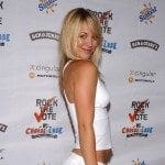 Kaley-Cuoco-roz-tilefona-06 - Τηλεφωνικό Σεξ Ροζ τηλέφωνα - Kaley Cuoco