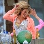 Kate Upton - ροζ τηλέφωνα