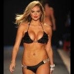 Kate Upton - ροζ τηλέφωνα