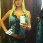 sexy selfie στα ροζ τηλέφωνα