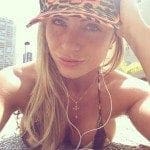 sexy selfie στα ροζ τηλέφωνα